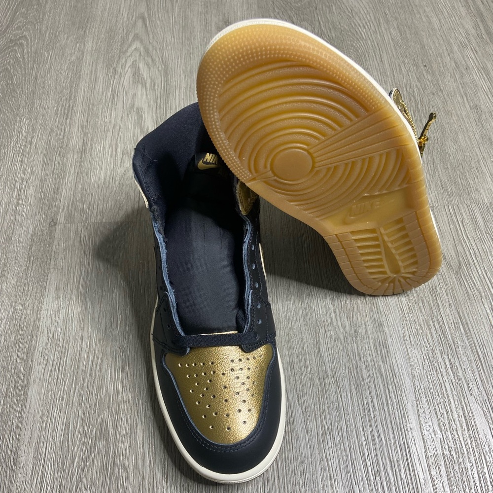 Air Jordan 1 Retro Hi OG Black Gold Mens Shoe Size 8 Gold DZ5485-071 NWT - Picture 10 of 16